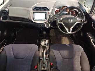 2010 Honda FIT - Thumbnail