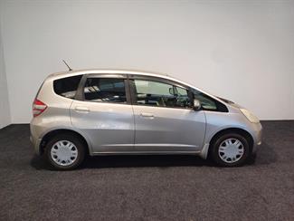 2010 Honda FIT - Thumbnail