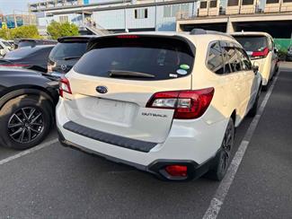 2016 Subaru Outback - Thumbnail